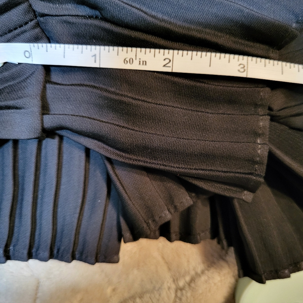 Gorgeous! Zara Black High Wasted, Elastic Pull On Pleated Shorts, Medium, EUC - Picture 8 of 8